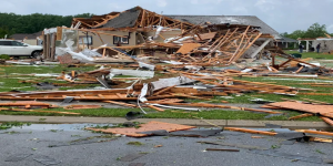 Deadly tornado kills  at least 23 in USA