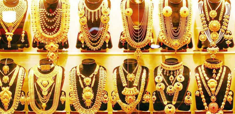 Domestic gold price reaches 111,800 per tola