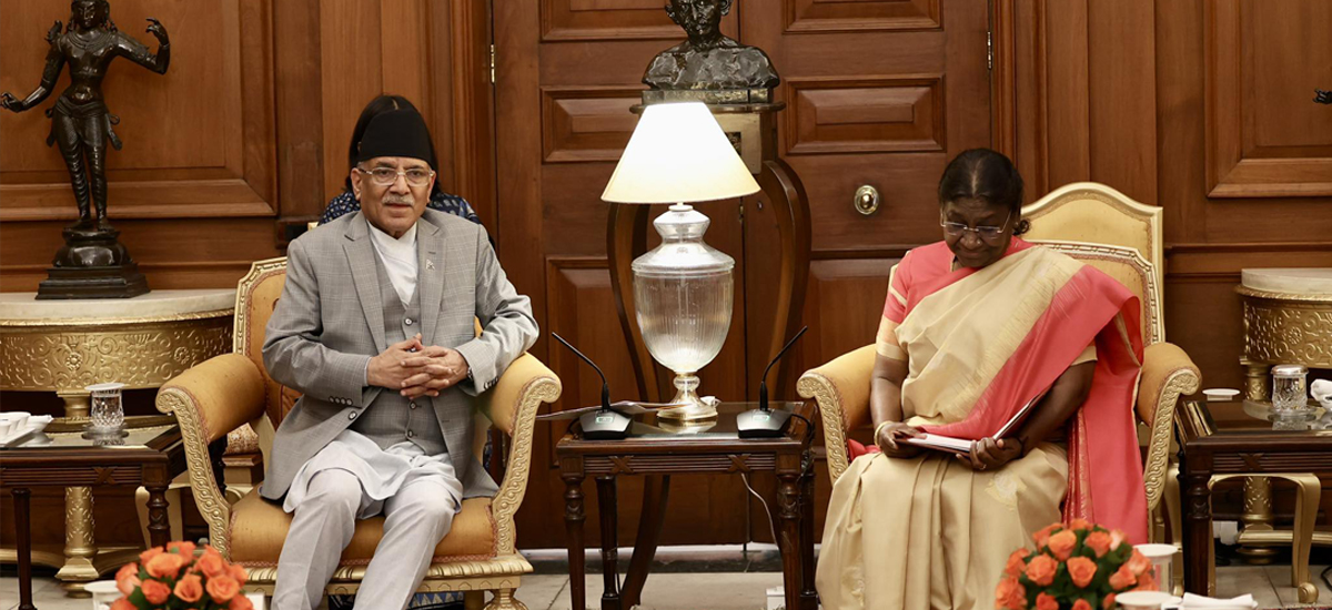 PM Dahal pays a courtesy visit to President Murmu