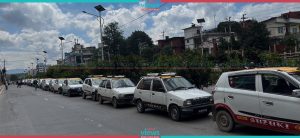 Furious transportation companies on street; Demands halting private vehicles carrying passengers (Photo Feature)