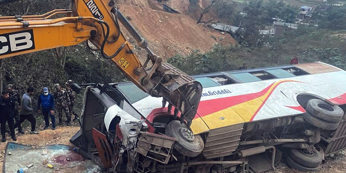 Death of 2 people in bus accident
