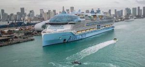 ‘Icon of the Seas’ begins its first journey