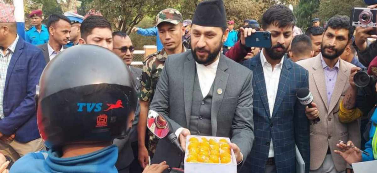 Home Minister Rabi Lamichhane celebrates New Year-2081 Bikram Sambat by distributing weets on streets (Photos)