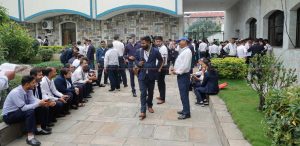 Parliament employees’ demonstration delays HoR meeting (Photos)
