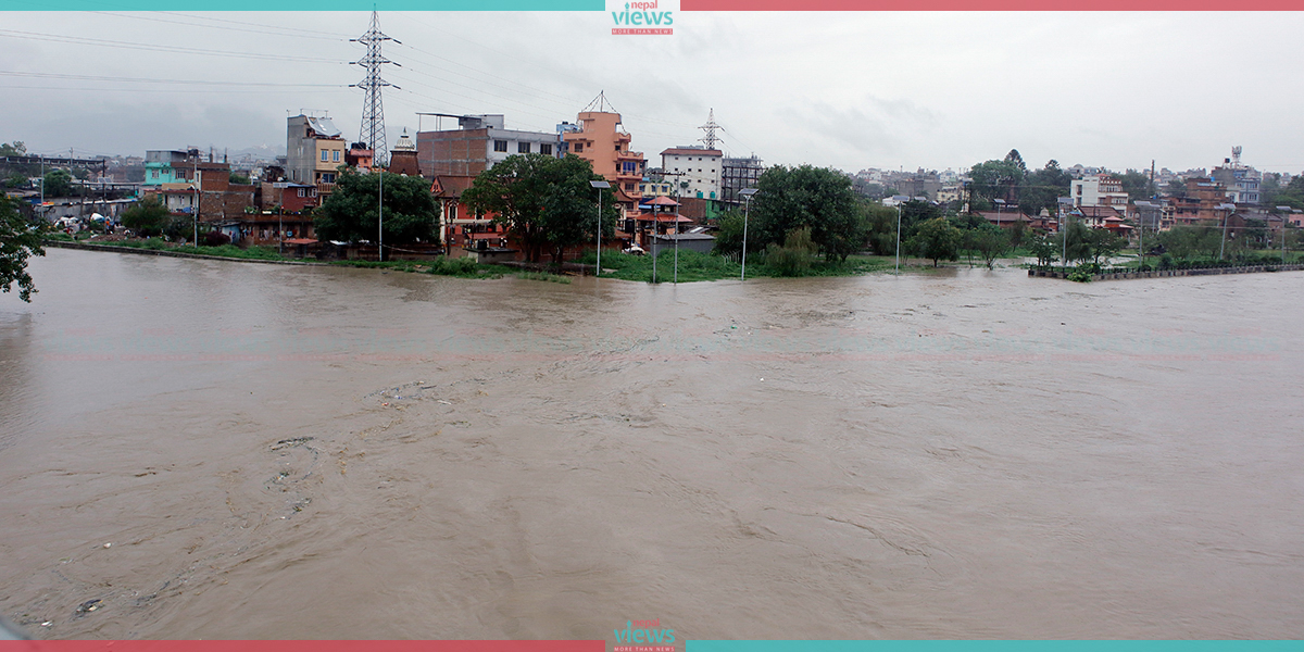 Water level in rivers rise to danger level
