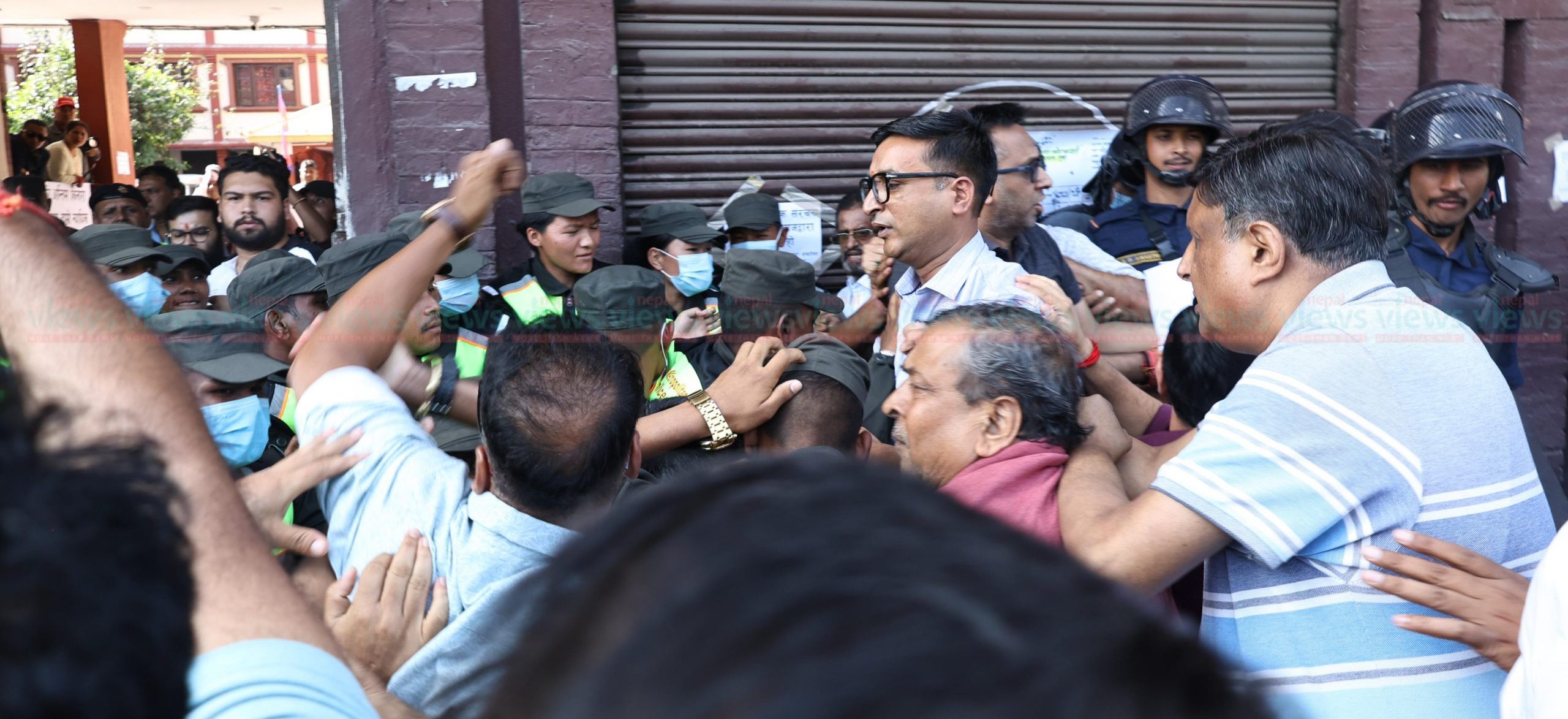 Skirmish between Metropolitan Police and Marwadi Service Committee in Dharmashala (Photos)