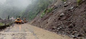 Traffic resumes one-way in Daunne