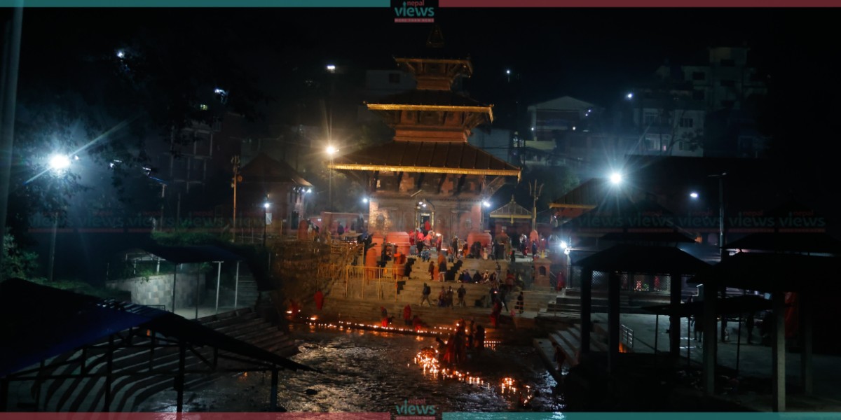 Bala Chaturdashi: People spreading Satbeej in Shiva Temple (Photo Feature)