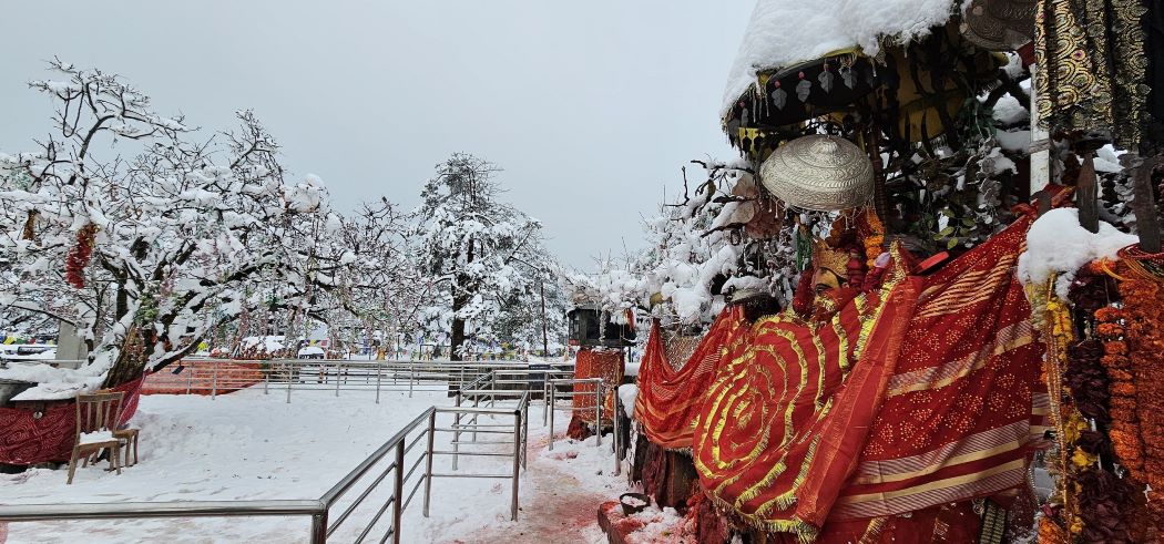 Snowfall in high altitude of Taplejung including Pathibhara