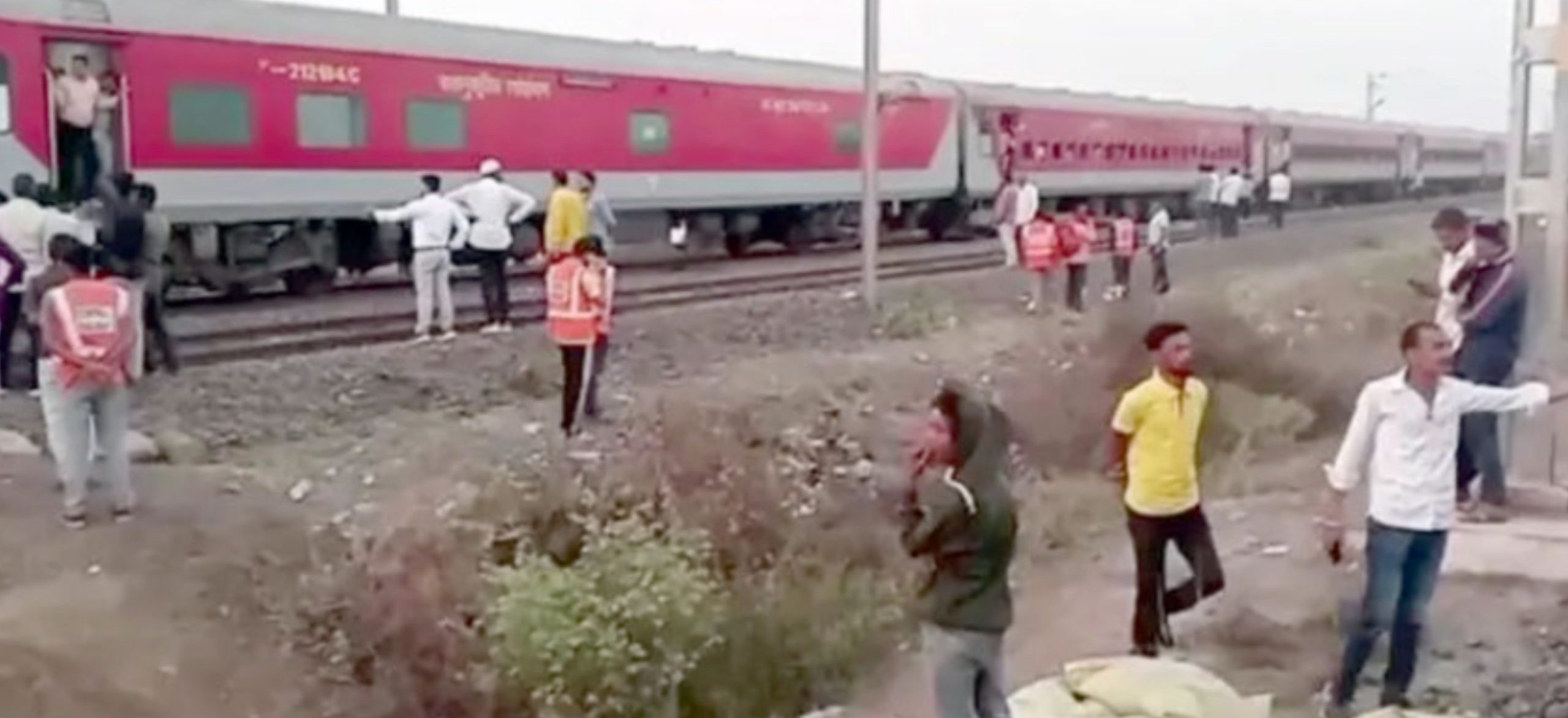 Death toll reaches 13 in Jalgaon train accident