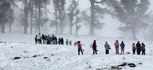 Passengers stranded on Mid Hill Highway rescued after snowfall