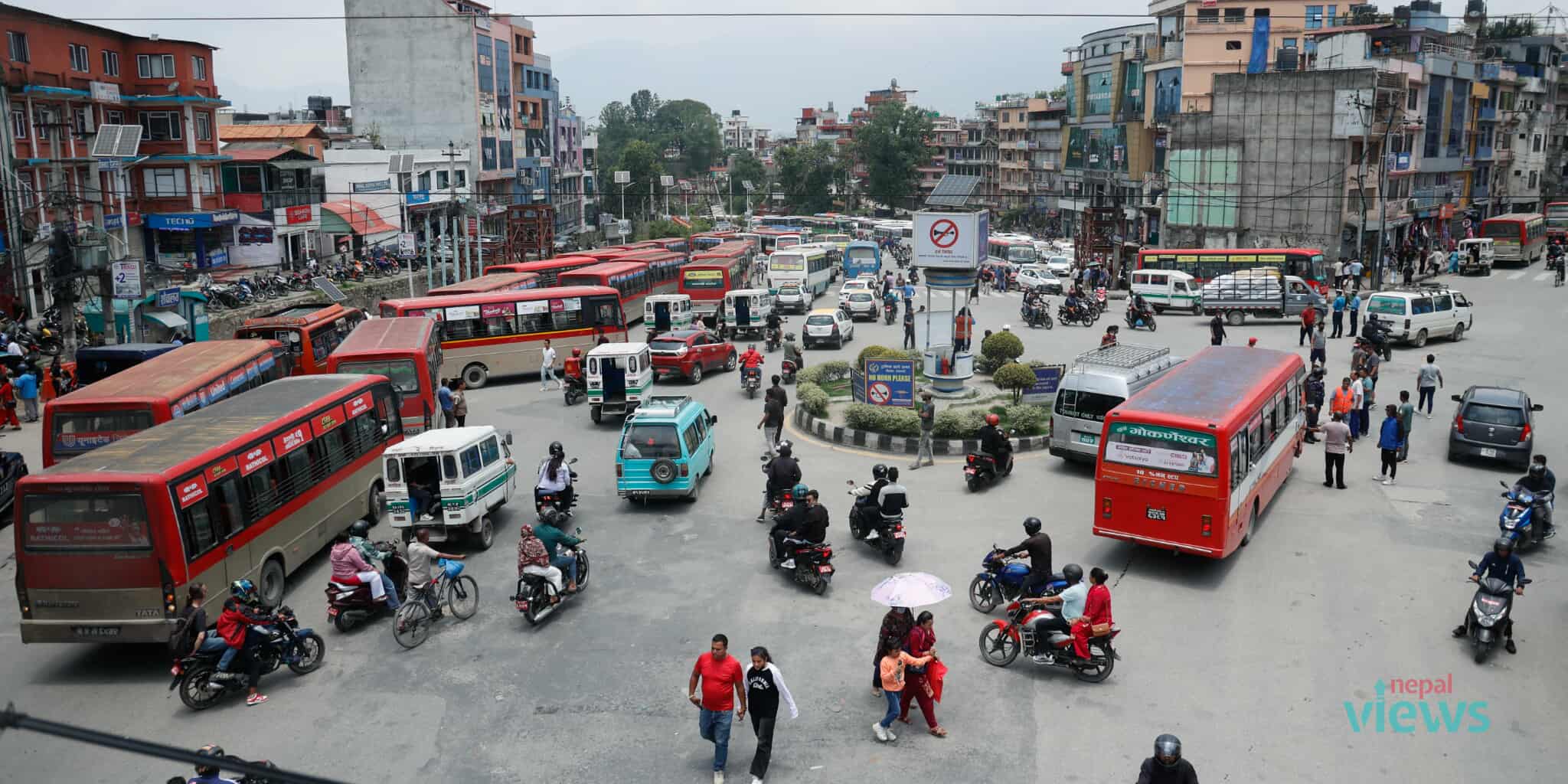 Transport entrepreneurs enforces “Chakka Jam” on Ring Road; Hardship for passengers heading to hospitals and airport (Photo Feature)