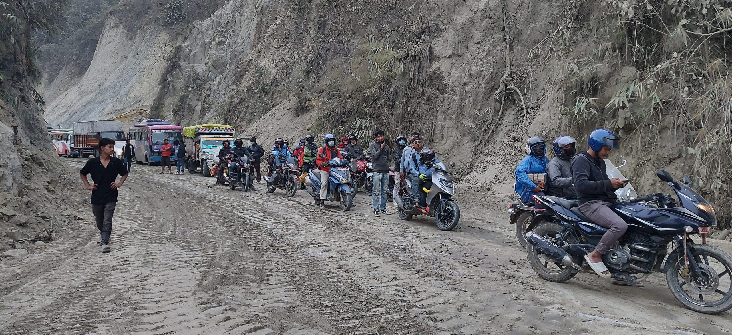 East-West Highway in Nawalparasi remains blocked; stranded passengers