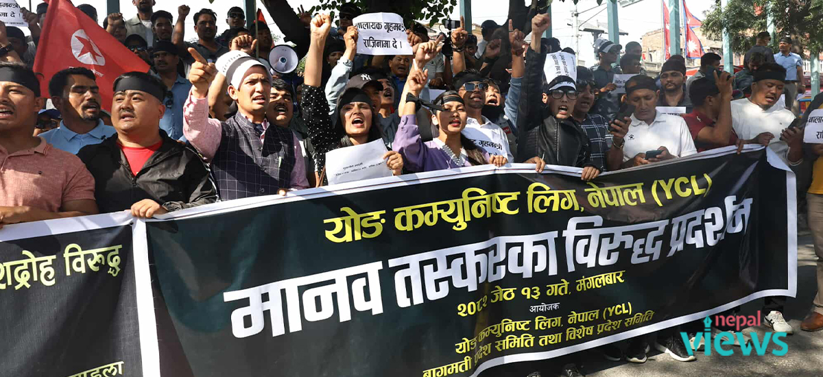 3 student unions stage demonstration demanding resignation of Home Minister Lekhak (Photos)