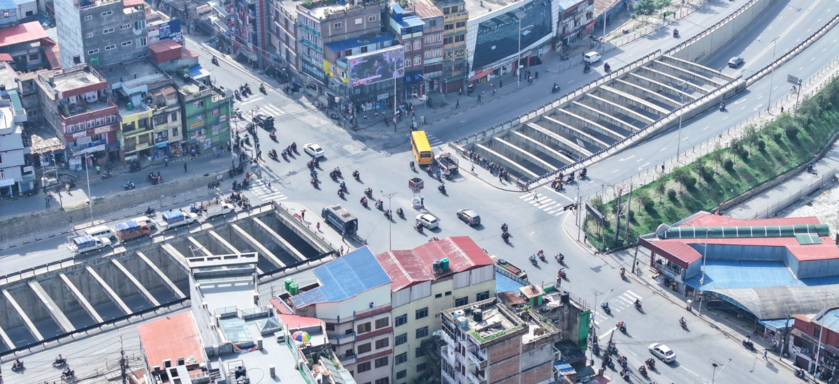 Empty roads, Public Troubled (Photos)
